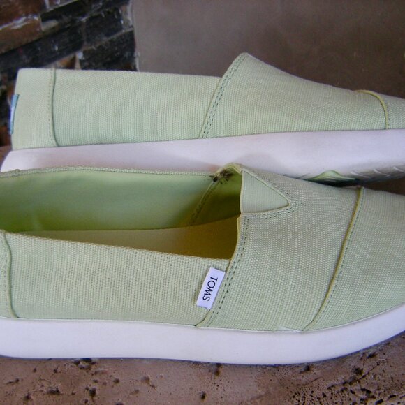 Tom's size 11 Alpargata flats light green - Picture 5 of 7